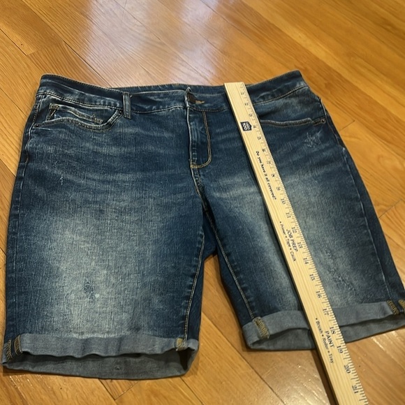 Time and tru women’s jean shorts size 16 . - Picture 11 of 12